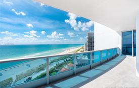 Luxury apartment on the sandy beach in Miami Beach, Florida, USA for $5,795,000