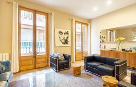 Spacious renovated apartment with 2 balconies in the city center, Barcelona, Spain for 649,000 €
