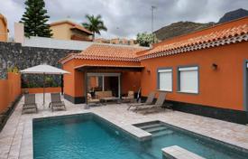 Beautiful villa with a swimming pool and parking in Adeje, Tenerife, Spain for 1,525,000 €