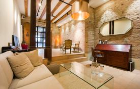 Renovated duplex apartment with a terrace in a prestigious area, Barcelona, Spain for 645,000 €