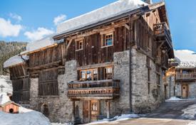 Chalet with balconies and a parking, Meribel, Savoy, France for 5,600 € per week