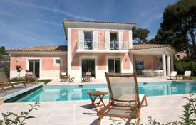 Two-storey villa 500 m from the beach, Cap d'Antibes, Côte d'Azur, France for 14,000 € per week