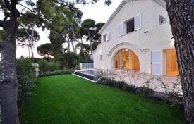 Modern villa with a garden and a parking near beaches, Cap d'Antibes, France for 5,000 € per week