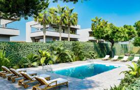 New premium villa with a garden and a garage in a gated residence with a pool, a gym and tennis courts, Tarragona, Spain for 500,000 €