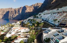 Modern bright villa with a pool and beautiful views in Acantilado de los Gigantes, Tenerife, Spain for 1,550,000 €