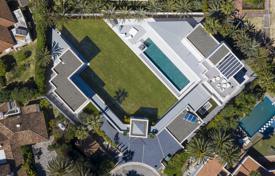 A magnificent example of modern architecture at its best. Kings and Queens, Sotogrande Costa. for 4,250,000 €