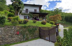 Stresa. Lovely, detached house with garden, located in a quiet and private area, about 3 km from the town and the lake. for 390,000 €