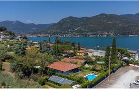 Two-storey villa with a pool and a lake view in San Felice del Benaco, Lombardy, Italy for 1,980,000 €