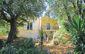 Villa with a fabulous garden and a separate guest apartment in Chania, Crete, Greece for 450,000 €