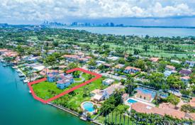 Spacious villa with a large plot, a terrace and views of the bay, Miami Beach, USA for $11,995,000