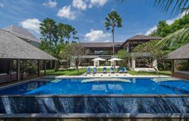 Luxury villa with a pool in a quiet area of Changgu, Bali, Indonesia for 5,700 € per week