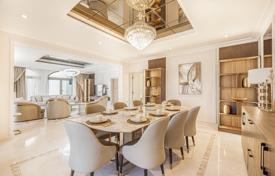 An incredible villa with fresh renovations on Palm Jumeirah for $12,000 per week