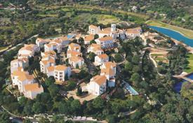 Buy-to-let two-bedroom apartment with a private pool in Algarve, Portugal for 805,000 €