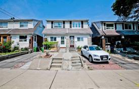 Terraced house – Gerrard Street East, Toronto, Ontario,  Canada for C$1,263,000