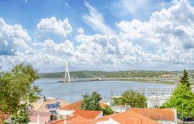 Spacious townhouse in a new complex overlooking the river, Lagoa, Portugal for 550,000 €