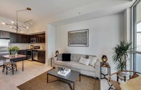 Apartment – Lake Shore Boulevard West, Etobicoke, Toronto,  Ontario,   Canada for C$750,000