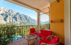 Townhouse for sale with magnificent views of the bay for 430,000 €