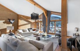 Stunning ski-in/ot four-bedroom penthouse in Courchevel, Savoie, Alps, France for 3,856,000 €