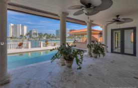 Cozy villa with a backyard, a swimming pool and a terrace, Miami Beach, USA for 4,871,000 €