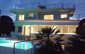 Two-storey villa 400 meters from the beach in Cap d'Antibes, Côte d'Azur, France for 13,200 € per week