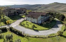 Magnificent villa with an indoor pool and a garden in Asciano, Tuscany, Italy for 700,000 €
