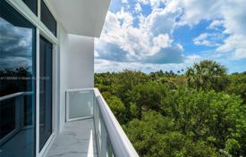 Condo – Miami Beach, Florida, USA for $5,900,000