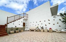Furnished traditional house with a garage and a barbecue area in Granadilla, Tenerife, Spain for 389,000 €