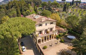 Luxury apartment in historic villa for 1,250,000 €