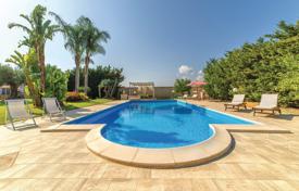 Beautiful villa with a swimming pool, a garden and a parking, Marsala, Italy for 3,300 € per week