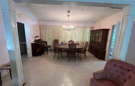 Townhome – Coral Gables, Florida, USA for $875,000