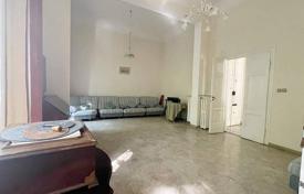 Bright six-room apartment in Florence, Tuscany, Italy for 1,100,000 €
