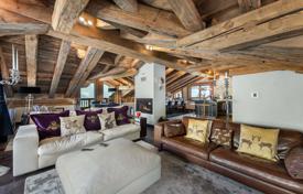 Traditional chalet with a garage and a panoramic view, Courchevel, France for 4,500,000 €