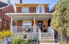 Townhome – Dufferin Street, Toronto, Ontario,  Canada for C$1,382,000