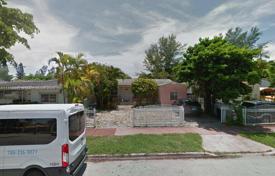 Townhome – Miami Beach, Florida, USA for $899,000