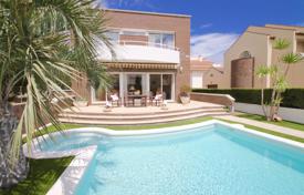 Modern villa with a swimming pool, a garden and a garage at 250 m from the beach, Miami Playa, Spain for 2,500 € per week