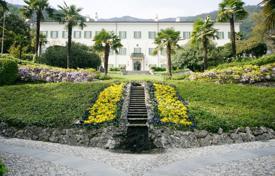 Estate of the XVIII century with direct access to the lake and a magnificent garden, Como, Lombardy, Italy for 45,000 € per week