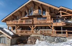 Chalet with terraces, a swimming pool, a garage and a parking, Meribel, Savoy, France for 18,000 € per week