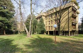 Duplex penthouse with a terrace and balconies in a prestigious residence, Legnano, Italy for 4,200 € per week