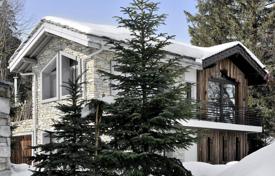 Chalet with a font and parking, next to the ski slopes, Courchevel, Savoy, France for 5,600 € per week