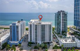 Condo – Collins Avenue, Miami, Florida,  USA for $998,000