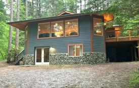 Two-level cottage in the ski resort of Baker, Washington, USA for $6,800 per week