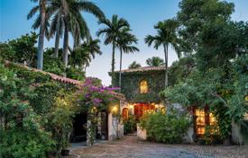 Cozy cottage with a courtyard, a terrace and a garden, Miami Beach, USA for $6,895,000
