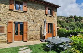 Renovated farmhouse with land pool and spa for sale in Cortona Tuscany for 2,100,000 €