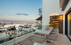 Apartment for sale in Marbella — Puerto Banus for 2,950,000 €