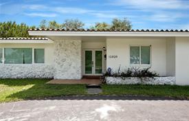 Villa – Miami, Florida, USA for $850,000