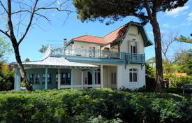 Luxury villa with a garden, a private access to the beach and a swimming pool, Cap Ferret, France for 13,800 € per week