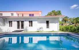 Mediterranean villa with a plot, a swimming pool, a garage and a terrace, Miami Beach, USA for $2,500,000