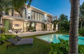 Modern villa with a plot, a garage, a swimming pool and a terrace, Miami Beach, USA for $3,790,000