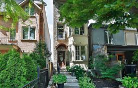 Townhome – Logan Avenue, Toronto, Ontario,  Canada for C$1,721,000