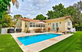 Cozy villa with a backyard, a pool, a sitting area and a garage, Coral Gables, USA for $775,000